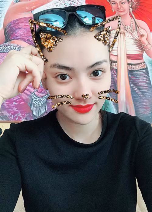 Trịnh Hồng Quế đăng tải hình ảnh mặt mộc xinh đẹp trong chuyến đi Thái Lan.