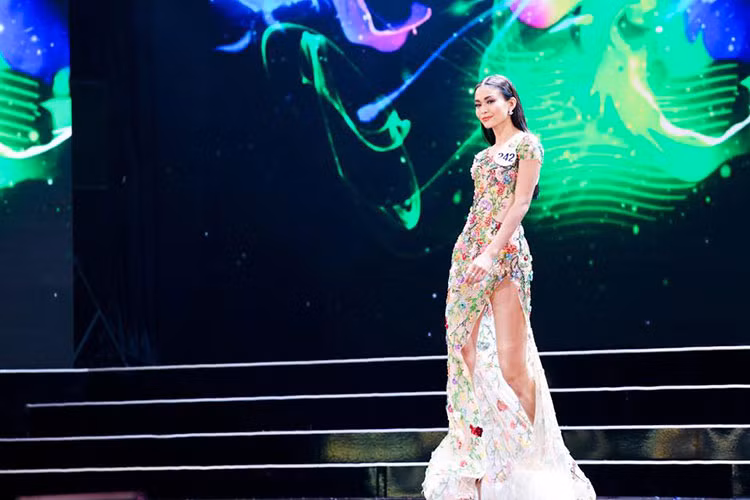 Điểm yếu của Mâu Thủy là phong cách thời trang thiếu tinh tế làm lộ khuyết điểm của bản thân.