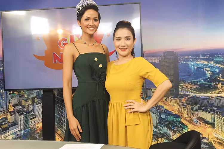 Hot Face sao Việt 24h: Khi nghe chia sẻ từng muốn đăng ký tham gia Bạn muốn hẹn hò vào 1 năm trước từ H’Hen Niê, Cát Tường phản ứng: “Thôi bỏ đi nha con”.