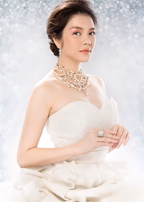 Trong buổi gặp gỡ với fans, Lý Nhã Kỳ chia sẻ cô sắp tái xuất màn ảnh với vai nữ chính trong bộ phim "Linh duyên".