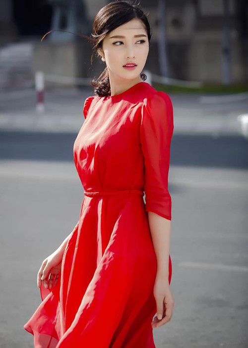 Năm 2015, Triệu Thị Hà miệt mài đóng phim, đi từ thiện, tham gia các sự kiện giải trí.