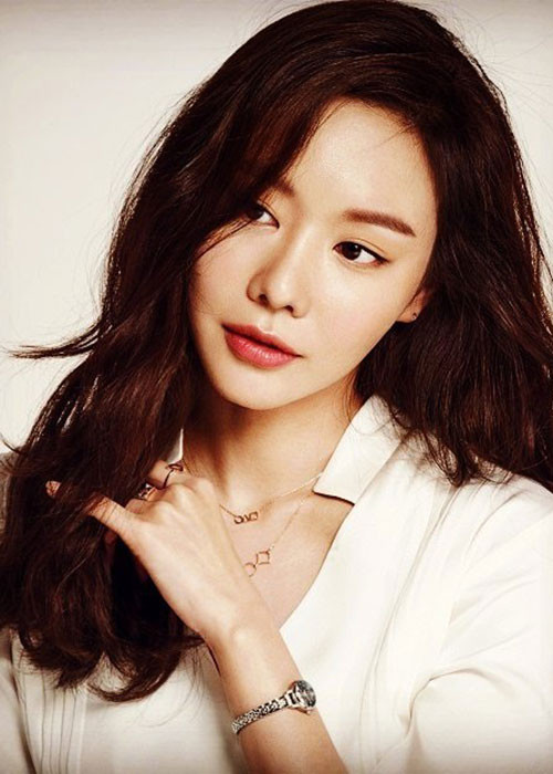 Ở tuổi 36, Kim Ah Joong vẫn giữ được nhan sắc trẻ trung.