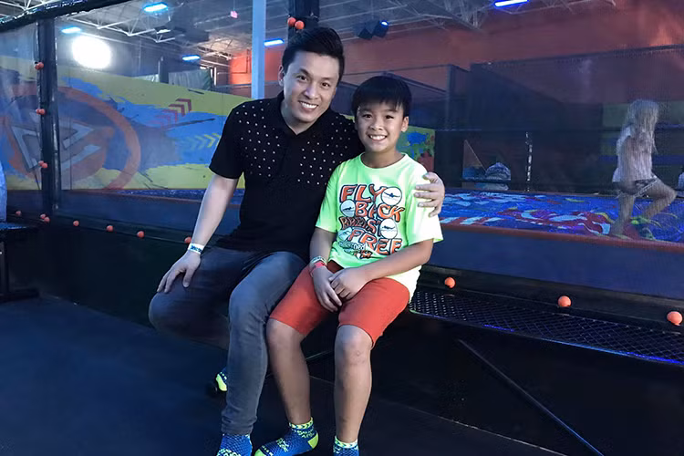 Lam Trường khoe con trai Kiến Văn học rất giỏi, đam mê bóng đá và đàn dương cầm.