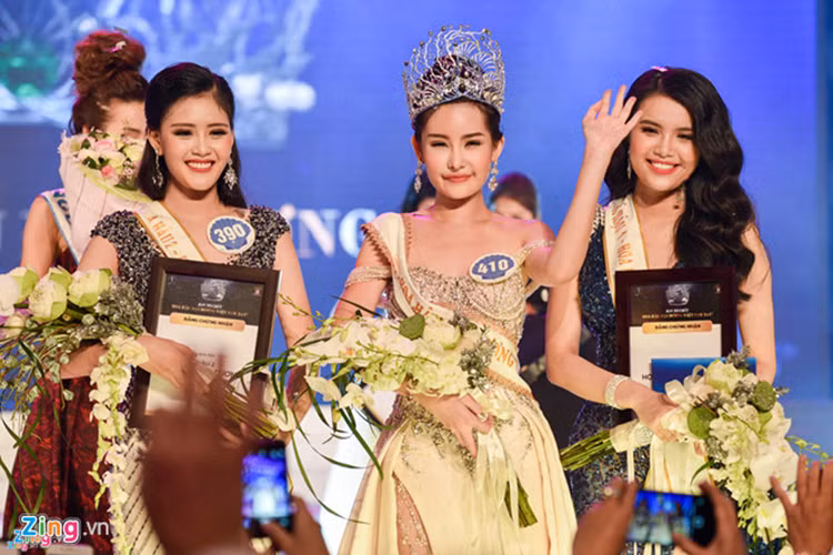 Nếu Lê Âu Ngân Anh bị tước vương miện, danh hiệu cao nhất sẽ được trao cho người đẹp khác hay sẽ bị bỏ trống là câu hỏi khiến nhiều người tò mò. Ảnh: Zing