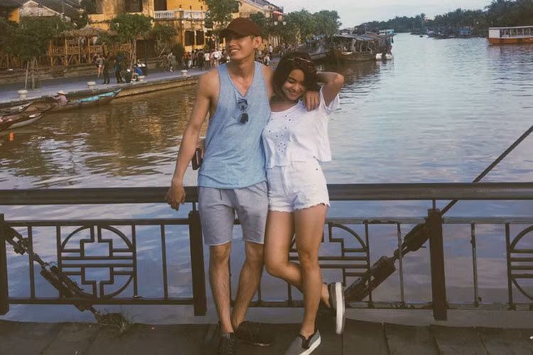 Sau khi công khai hẹn hò, Thái Trinh và Quang Đăng thường xuyên cùng nhau đi du lịch trong và ngoài nước.