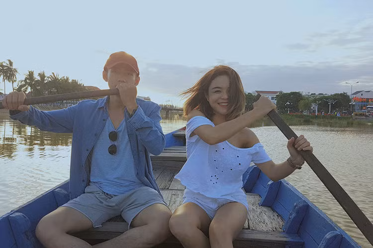 Đôi trai tài gái sắc được đông đảo người hâm mộ ủng hộ chuyện tình cảm.