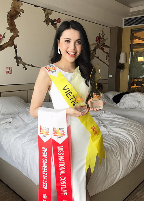 Tại Nữ hoàng Du lịch Quốc tế 2017, Diệu Thùy giành hai giải thưởng phụ: Quốc phục đẹp nhất và Trang phục dạ hội đẹp nhất.