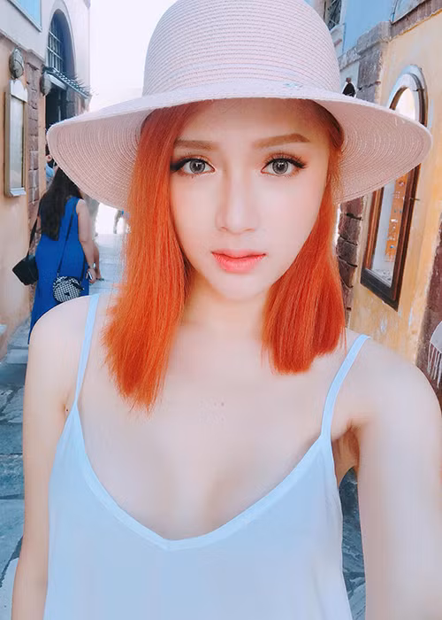 Nữ ca sĩ được một người bạn đăng ký cho tham gia cuộc thi. Sau khi tìm hiểu, Hương Giang quyết định đi thi. Ảnh: FBNV