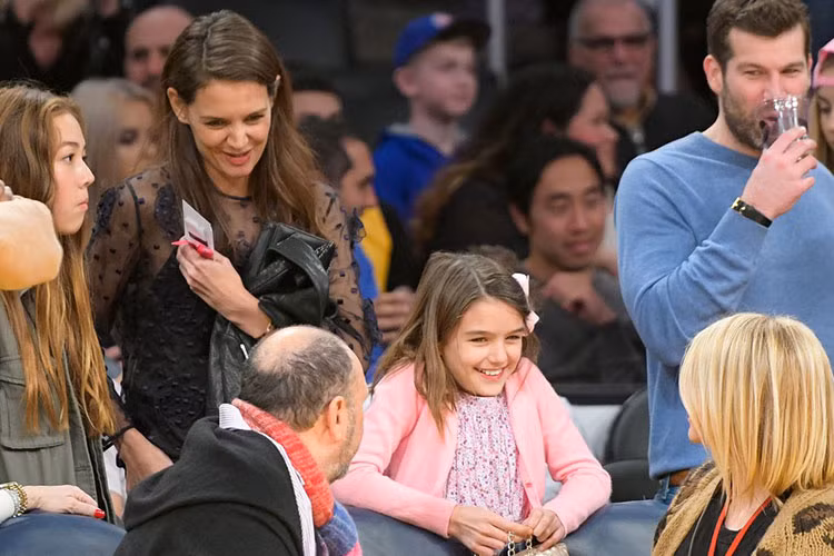 Con gái của Tom Cruise và Katie Holmes cất tiếng khóc chào đời vào tháng 4/2006. Ảnh: Popsugar