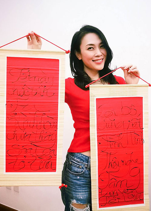 U23 Việt Nam vừa đánh bại U23 Qatar để bước vào chung kết giải U23 châu Á. Chiến thắng làm nức lòng người hâm mộ. Loạt sao Việt cũng vỡ òa trước sự thành công này. Trên trang cá nhân, Mỹ Tâm bày tỏ: "Trời ơi. Vui quá là vui rồi. Việt Nam vô địch”.