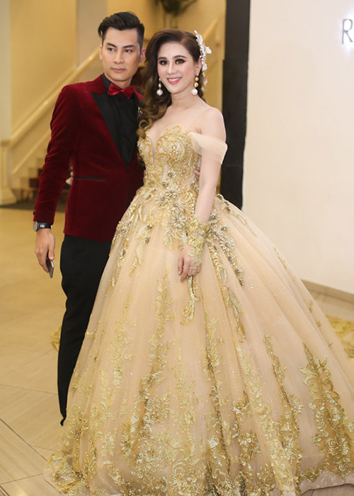 Trần Phi Hùng điển trai, lịch lãm trong tiệc cưới. Anh và Lâm Khánh Chi công khai chuyện tình cảm vào năm 2017 và quyết định về chung một nhà vào cuối năm 2017. Ảnh: Vietnamnet