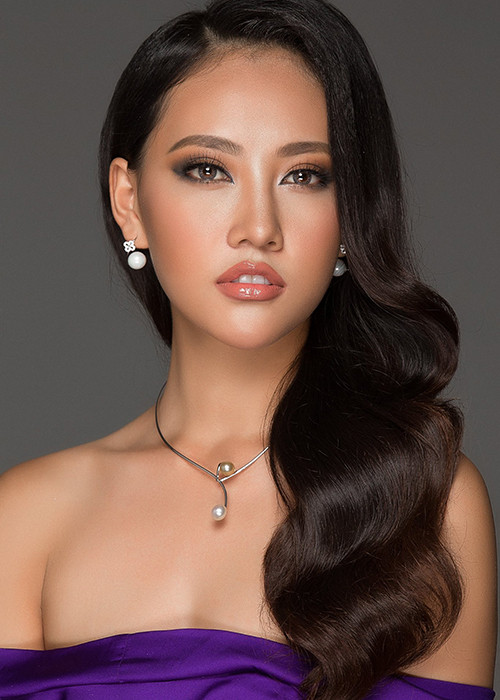 Trần Thị Thùy Trang cao 1m80, có số đo 3 vòng 86-67-94. Cô từng lọt vào vòng chung kết Hoa hậu Hoàn vũ Việt Nam 2015, chung kết Hoa hậu Việt Nam 2016. Tham gia Hoa hậu Hoàn vũ Việt Nam 2017, Thùy Trang được đặt kỳ vọng tiến xa hơn.