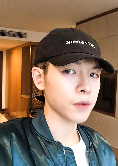 Đức Phúc khoe ảnh mặt lạnh lùng là một trong những tin tức sao Việt trong ngày 4/1.