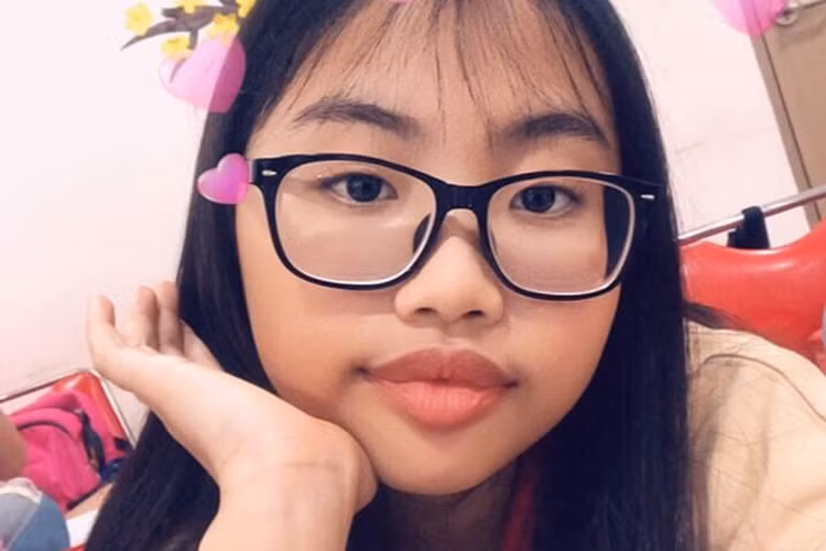 Phương Mỹ Chi lên tiếng về nghi vấn bơm môi: “Có người nói em bơm môi đó mọi người ạ, không thể tin được. Bờ môi người ta quyến rũ thế cơ mà”.