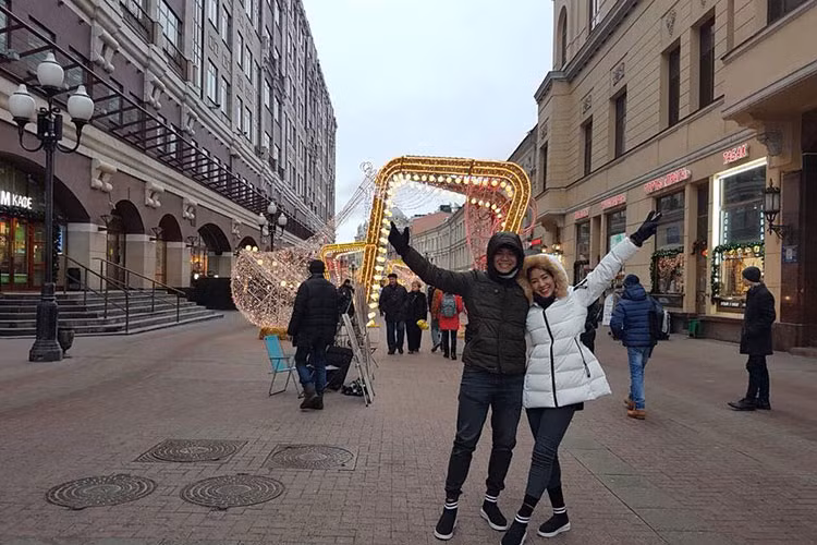 Hot Face sao Việt 24h: Lê Phương và chồng trẻ Trung Kiên cùng đi du lịch ở nước ngoài vào đầu năm mới.