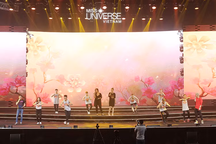 Đêm chung kết Hoa hậu Hoàn vũ Việt Nam 2017 sẽ diễn ra lúc 20h ngày 6/1 tại Nha Trang và được truyền hình trực tiếp trên kênh VTV1.