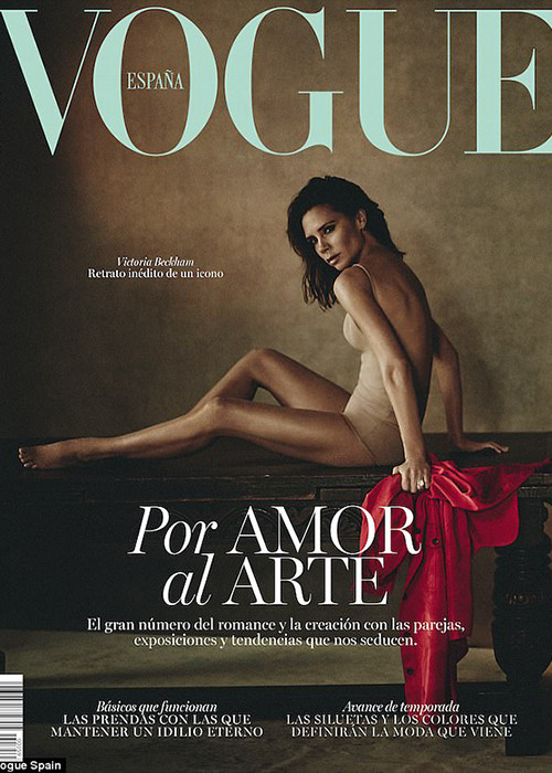 Ba bức ảnh của Victoria Beckham trên bìa tạp chí Tây Ban Nha vừa được chia sẻ. Trong ảnh, bà xã của David Beckham khoe vóc dáng thon gọn trang phục màu da người.
