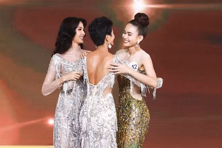 H’hen Niê, Hoàng Thùy và Mâu Thủy đều có xuất thân nghèo khó và không giấu giếm quá khứ cực khổ của mình. Ảnh: FBNV