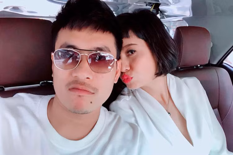 Cát Phượng và Kiều Minh Tuấn đã đăng ký kết hôn vào năm 2017 nhưng quyết định không tổ chức đám cưới rầm rộ.