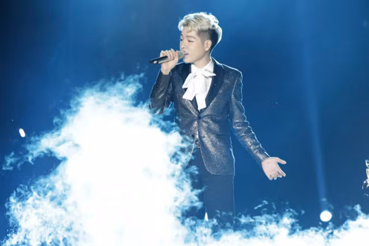 Kể từ sau lần công khai phẫu thuật thẩm mỹ, Đức Phúc ngày càng đắt show và được nhièu khán giả quan tâm. Dù chưa có giải thưởng tại Làn sóng xanh nhưng nam ca sĩ vẫn được ưu ái góp mặt và biểu diễn bản hit "Ánh nắng của anh".