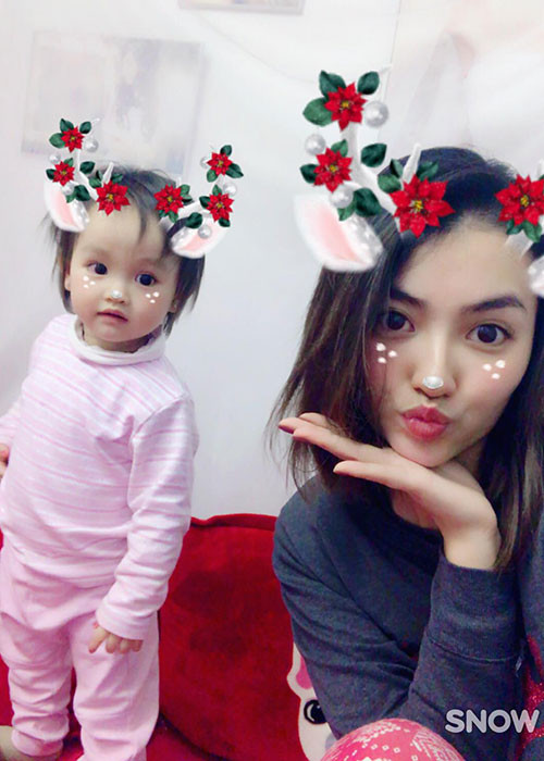 Tháng 10/2016, Hồng Quế hạ sinh con gái đầu lòng nhưng quyết giấu danh tính bố của bé. Ảnh: FBNV