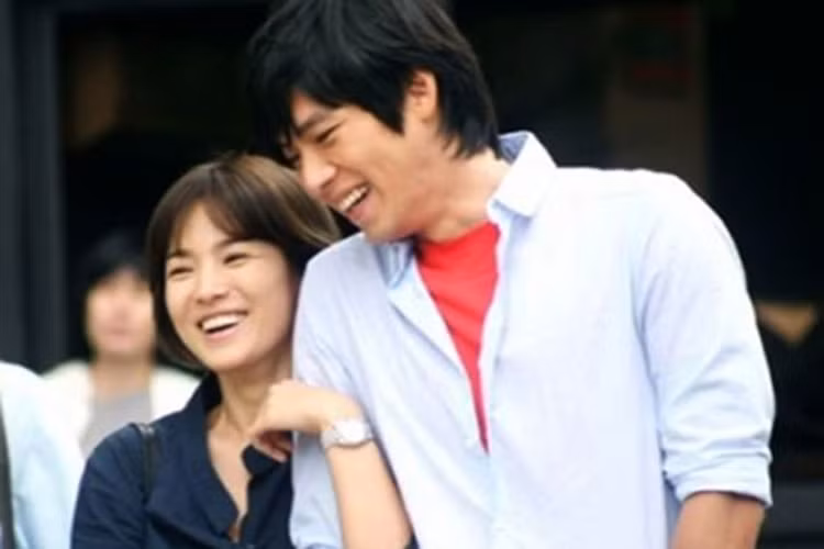 Chuyện tình của Hyun Bin và Song Hye Kyo được công chúng hết mực ủng hộ. Tuy nhiên, vì nhiều lý do, cả hai chia tay vào đầu năm 2011. Ảnh: Allkpop