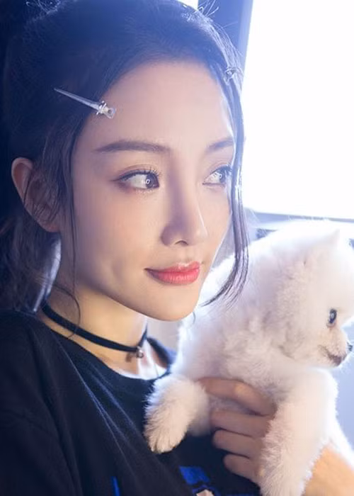 Gần đây, Lý Tiểu Lộ vướng scandal ngoại tình với rapper kém 12 tuổi tên PGone. Dù phủ nhận nhưng cô vẫn bị dư luận chỉ trích. Ảnh: FBNV