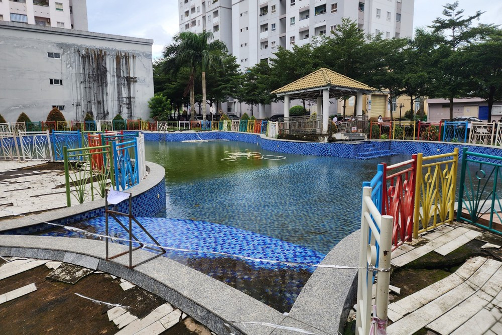 Bé 5 tuổi ngạt nước trong hồ chung cư: Trách nhiệm Ban Quản lý? Be 5 tuoi ngat nuoc trong ho chung cu: Trach nhiem Ban Quan ly?