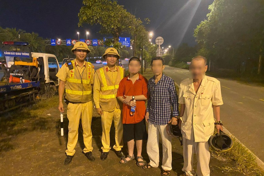 Giai cuu thieu nien dap xe nguoc chieu tren duong Vo Nguyen Giap