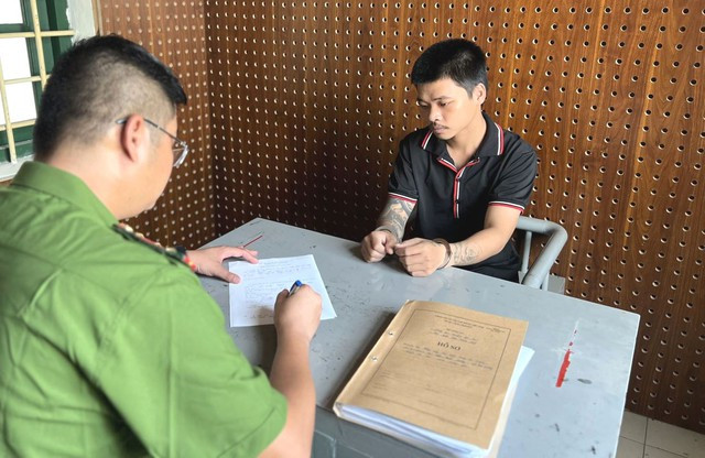 Bắt đối tượng đột nhập nhà dân, trộm hơn 200 triệu ở Hưng Yên Bat doi tuong dot nhap nha dan, trom hon 200 trieu o Hung Yen