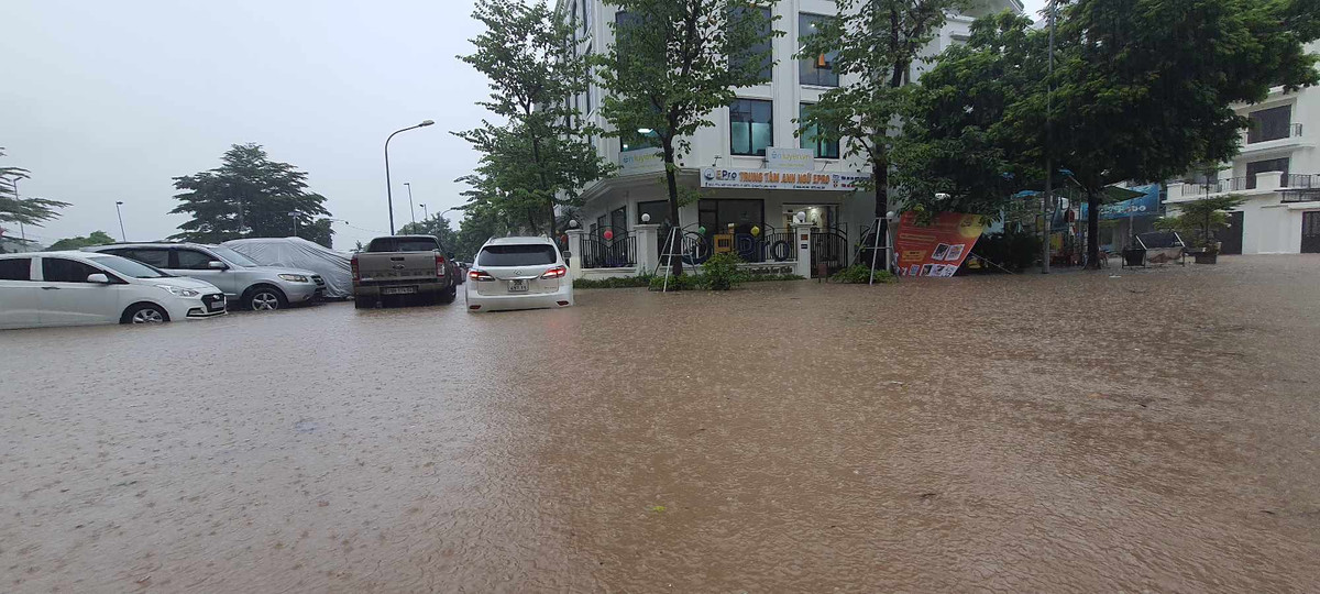 Cơ quan khí tượng lưu ý, trong đợt mưa này, các tuyến phố chỉ ngập trong thời gian xảy ra mưa cường độ lớn và sớm tiêu thoát hết sau khi mưa kết thúc 30-60 phút. Các phương tiện tham gia giao thông trên các tuyến phố ngập sẽ bị ảnh hưởng, khó khăn khi di chuyển có thể gây tắc nghẽn cục bộ. 