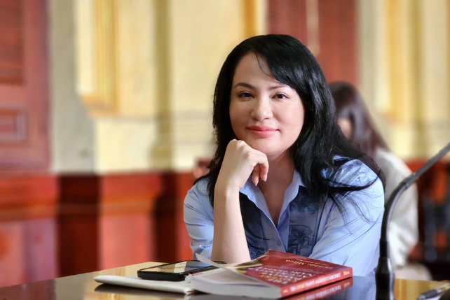 Ngày 20/9, TAND TP HCM đã tạm dừng xét xử vụ tranh chấp tài sản của ông Nguyễn Đức An (61 tuổi, Việt kiều Mỹ) và bà Phạm Thị Ngọc Thúy (43 tuổi, siêu mẫu Ngọc Thúy) để thu thập, xác minh một số chứng cứ. Phiên tòa tạm dừng và dự kiến mở lại ngày 16/10. Trước đó, HĐXX dành toàn bộ thời gian trong ngày cho các đương sự đối chất để làm rõ nguồn gốc hình thành khối tài sản đang tranh chấp và đưa ra các chứng cứ chứng minh.