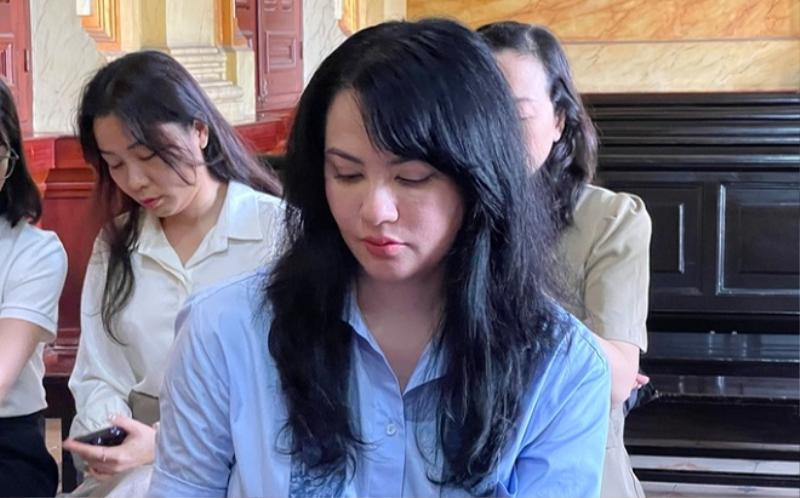 Theo trình bày của nguyên đơn, nguồn gốc hình thành khối tài sản trên là từ số tiền hơn 13 triệu USD ông An tạo lập được từ năm 1990 đến năm 2007. Số tiền này được gửi trong tài khoản ngân hàng tại Mỹ, sau đó chuyển về cho Ngọc Thúy rút ra để đầu tư, mua nhiều tài sản tại Việt Nam. Riêng việc mua 9 căn hộ tại quận 1, TP HCM (5 căn Avalon; 4 căn Sailing Tower), ông An đã hai lần gửi về cho Thúy tổng cộng 3 triệu USD. Số tiền này rút ra từ tài khoản hơn 13 triệu USD trong ngân hàng Mỹ, chuyển về qua công ty dịch vụ rồi rút tiền mặt đưa cho Thúy thanh toán với chủ đầu tư.