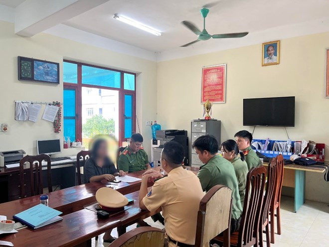 Người phụ nữ bị phạt 7,5 triệu đồng vì lập nhóm báo chốt CSGT Nguoi phu nu bi phat 7,5 trieu dong vi lap nhom bao chot CSGT