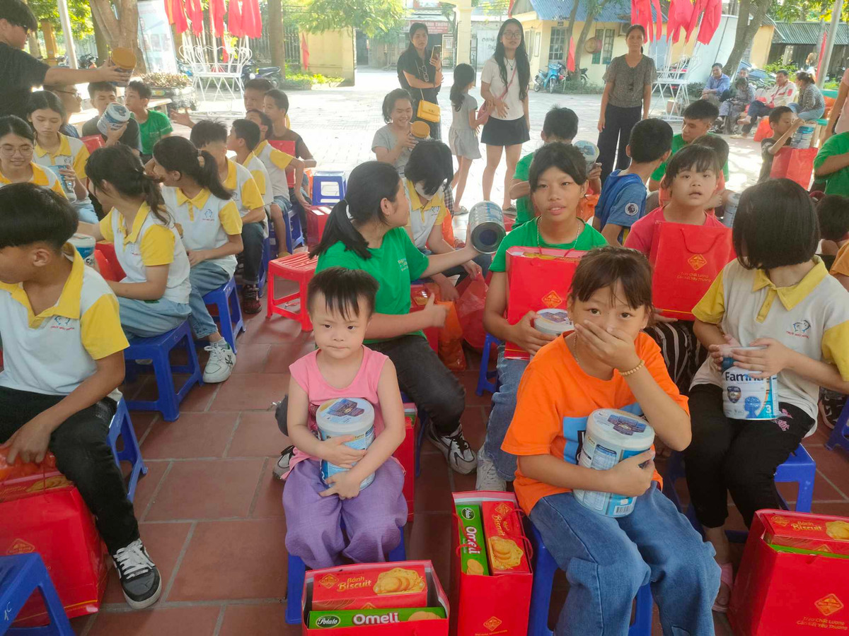 Bao Tri thuc va Cuoc song tang qua cho cac tre em truong khuyet tat-Hinh-4