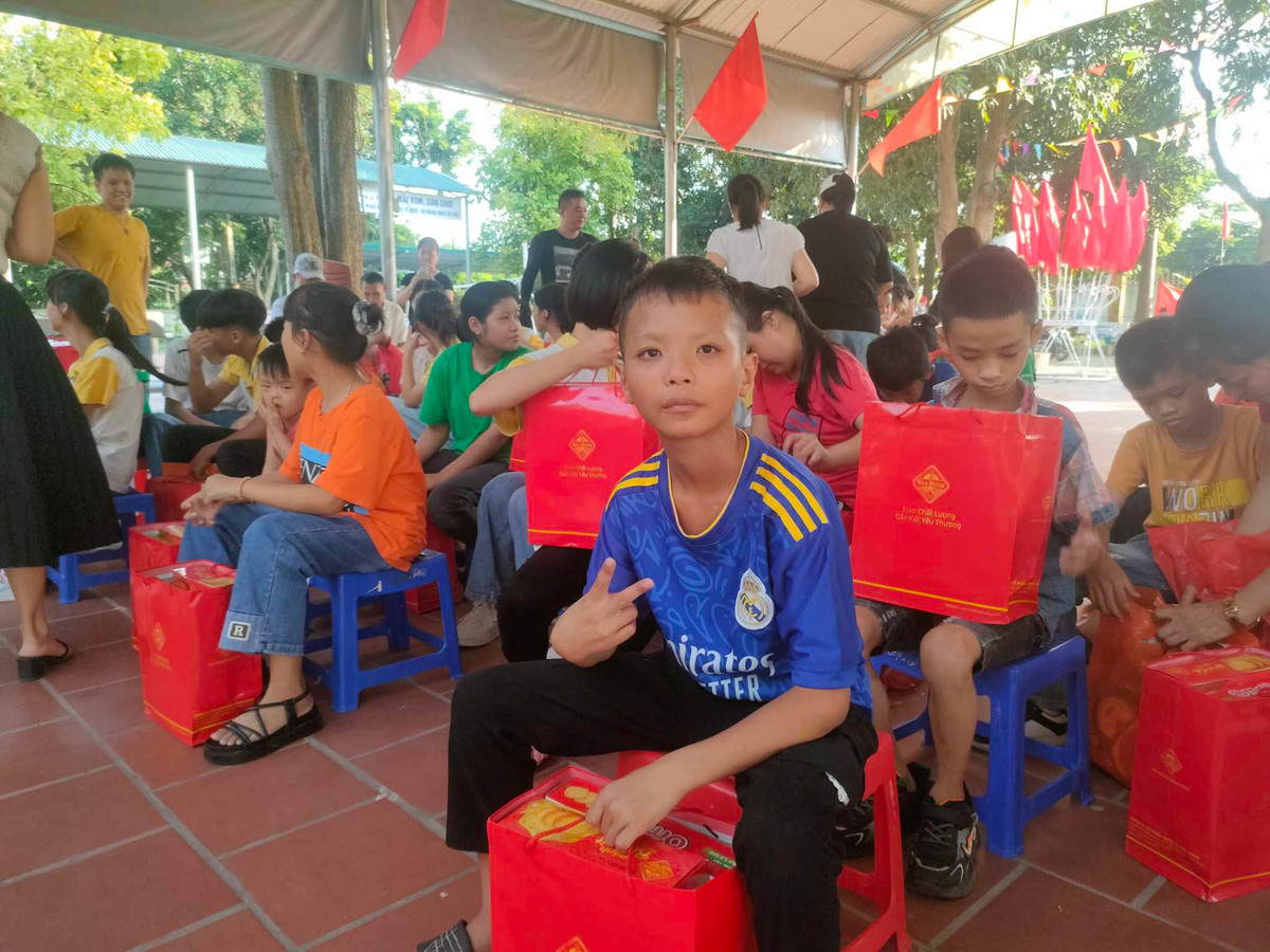 Bao Tri thuc va Cuoc song tang qua cho cac tre em truong khuyet tat-Hinh-5