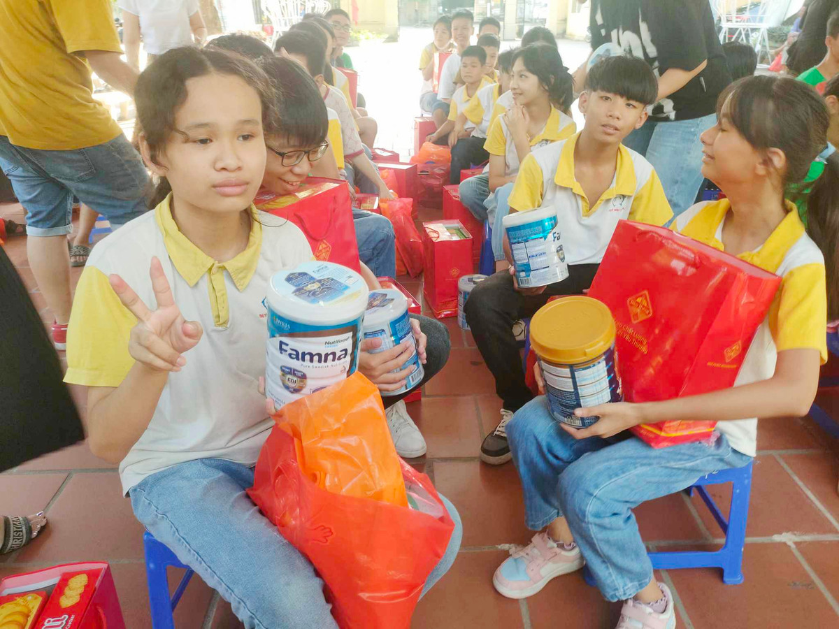 Bao Tri thuc va Cuoc song tang qua cho cac tre em truong khuyet tat-Hinh-6