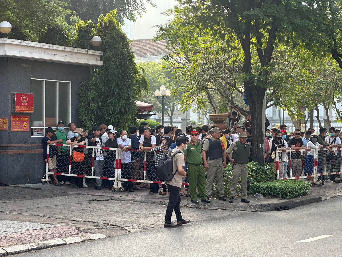 Theo kết quả điều tra bà Nguyễn Phương Hằng đã lợi dụng các quyền tự do dân chủ, thực hiện nhiều buổi livestream trên không gian mạng, phát ngôn có nội dung bịa đặt, biết rõ thông tin không đúng sự thật hoặc thông tin chưa được kiểm chứng, xúc phạm nghiêm trọng uy tín, danh dự cá nhân. 