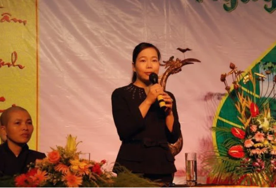 Trước đó, vụ ly hôn giữa ông Bùi Đức Minh và bà Nguyễn Thanh Thủy cũng gây xôn xao dư luận. Bà Thủy là Phó Chủ tịch Tập đoàn Bảo Sơn, đồng thời là con gái ông chủ Tập đoàn Bảo Sơn - Nguyễn Trường Sơn. Vụ ly hôn của vợ chồng bà năm 2011 được dư luận hết sức quan tâm bởi khối tài sản tranh chấp lên tới khoảng 500 triệu USD (10.000 tỷ đồng). Cuối năm 2010, sau đề nghị của 2 bên, Tòa án nhân dân quận Hoàn Kiếm TP Hà Nội đã có quyết định cho ly hôn. Tuy nhiên, tại quyết định này, về tài sản chung, nhà đất ở, công nợ chung không được quyết định phân chia. 