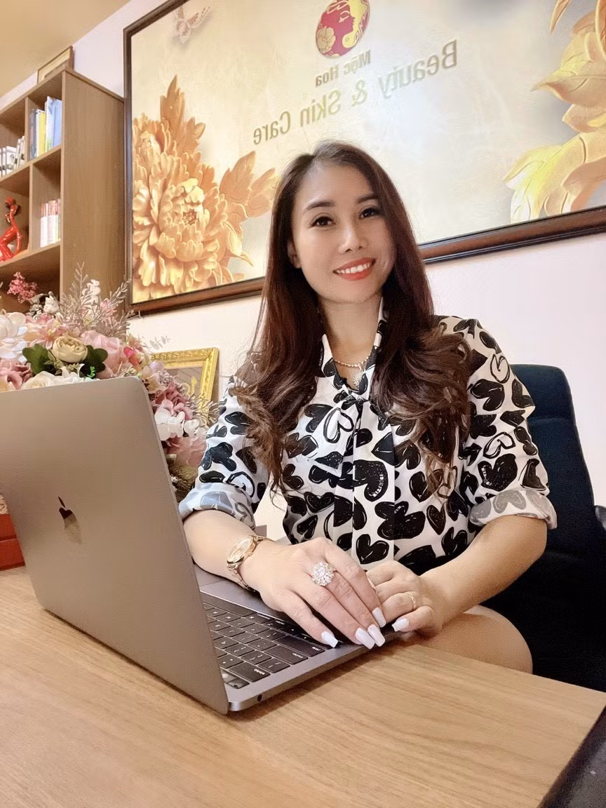 Đến hẹn, vợ chồng ông D. yêu cầu trả tiền, song bà Phi không trả nên họ làm đơn tố giác. Ngoài trường hợp trên, 4-5 người khác cũng làm đơn gửi đến Công an tỉnh Lâm Đồng tố cáo bà Phi liên quan tiền bạc.