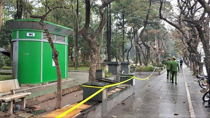 Cuộc sống gia đình của nạn nhân thời gian đầu trôi đi trong êm đềm. Tuy nhiên, niềm vui ngắn chẳng tày gang khi tình cảm vợ chồng chị H. bắt đầu xuất hiện ngày càng nhiều những vết rạn nứt. Đỉnh điểm 2 người đã quyết định ly thân. Sau đó, chị H. mang theo 2 con nhỏ về ở cùng mẹ đẻ. Bà L. thường xuyên ốm đau, bệnh tật, nên kinh tế trong nhà đều do một tay chị H. phải xoay sở, lo liệu. Vốn là người phụ nữ giàu nghị lực, chị H. làm đủ mọi nghề để kiếm sống từ buôn bán tới làm phục vụ tại các quán ăn, công việc nào cũng không nề hà. 