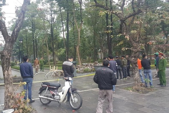 Kết quả khám nghiệm tử thi, cơ quan điều tra xác định, nạn nhân là nữ giới, độ tuổi từ 25-30, cao khoảng 1,48m, tóc ngắn, mặc quần dài cạp chun màu đen, thể trạng trung bình, trong tình trạng cháy than, hóa nửa thân người. Cơ quan chức năng nhanh chóng làm rõ danh tính nạn nhân là chị N.T.H (SN 1989, trú tại xã Lê Thanh, huyện Mỹ Đức, TP. Hà Nội). Chị H. có hoàn cảnh khá éo le, khi sinh ra đã không biết mặt bố. Chị sống với mẹ là bà Nguyễn Thị L. (SN 1955). Và đã xây dựng gia đình cùng một người đàn ông cách nhà không xa.. 