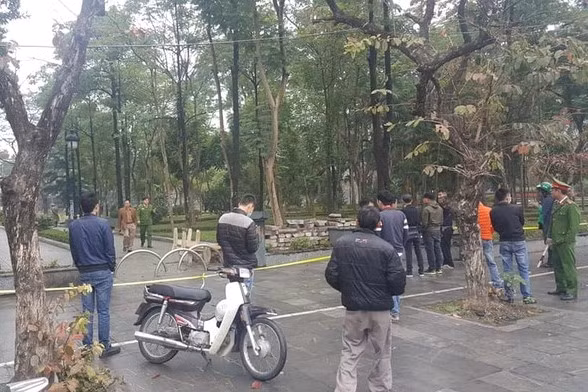 Kết quả khám nghiệm tử thi, cơ quan điều tra xác định, nạn nhân là nữ giới, độ tuổi từ 25-30, cao khoảng 1,48m, tóc ngắn, mặc quần dài cạp chun màu đen, thể trạng trung bình, trong tình trạng cháy than, hóa nửa thân người. Cơ quan chức năng nhanh chóng làm rõ danh tính nạn nhân là chị N.T.H (SN 1989, trú tại xã Lê Thanh, huyện Mỹ Đức, TP. Hà Nội). Chị H. có hoàn cảnh khá éo le, khi sinh ra đã không biết mặt bố. Chị sống với mẹ là bà Nguyễn Thị L. (SN 1955). Và đã xây dựng gia đình cùng một người đàn ông cách nhà không xa.. 