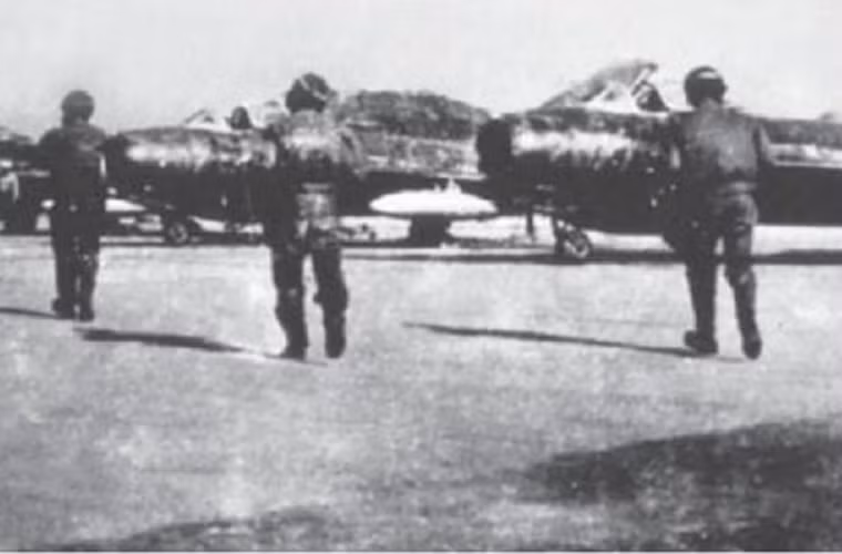 Những chiếc MiG-17F được sơn màu xanh đen camo. Nguồn ảnh: Vietnamese News Agency - Thông tấn xã Việt Nam.