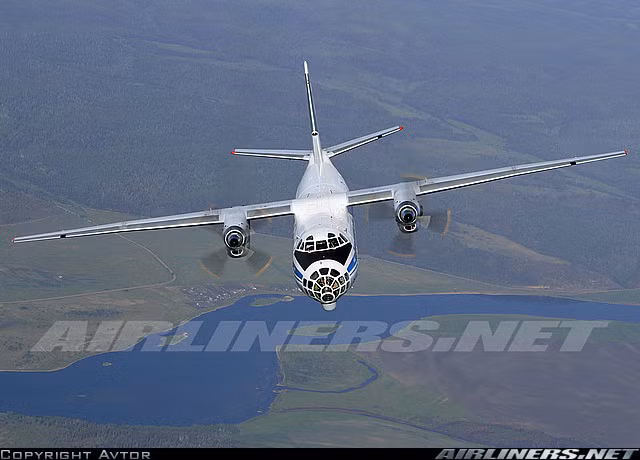 An-30 là máy bay trinh sát không ảnh và đo đạc bản đồ do công ty Antonov (trụ sở đặt tại Ukraine) thiết kế từ những năm 1960-1970 trang bị cho Không quân Liên Xô và các nước XHCN Đông Âu. Đáng lưu ý, Việt Nam đã được cung cấp một số máy bay loại này trong giai đoạn những năm 1980.