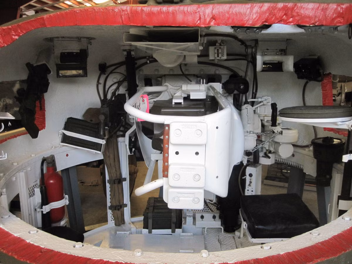 Bên trong tháp pháo xe tăng Sherman.