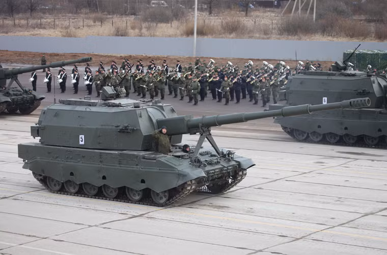 Lựu pháo tự hành 2S35 Koalitsiya-SV.