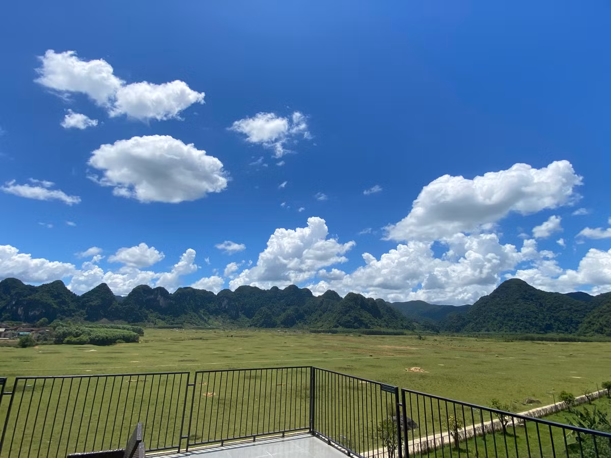 Với cảnh quan đẹp, thơ mộng, Tân Hóa được đánh giá là một trong những làng du lịch và điểm đến nổi bật của Quảng Bình. Làng du lịch Tân Hóa cũng là điểm đến thứ 2 tại Việt Nam nhận danh hiệu "Làng du lịch tốt nhất" do UNWTO lựa chọn kể từ năm 2021.