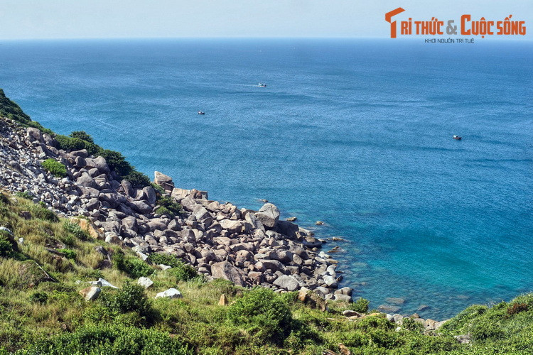 Trên phương diện du lịch, đèo Cả là một cung đường gắn với những thắng cảnh tuyệt vời mà du khách không nên bỏ qua trong hành trình khám phá Phú Yên.