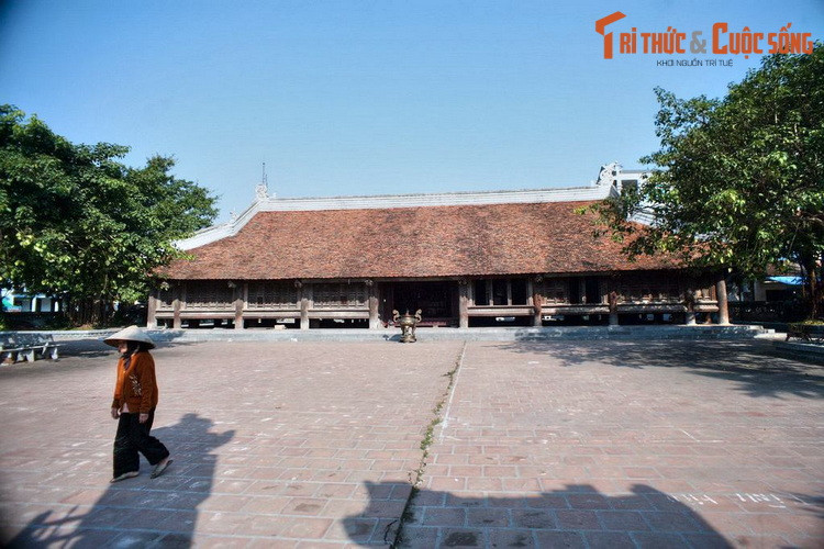 1. Nằm ở làng Đình Bảng, thị xã Từ Sơn, tỉnh Bắc Ninh, đình Bảng được coi là ngôi đình cổ có kiến trúc đẹp nhất Việt Nam còn tồn tại đến nay. Đình được xây dựng từ năm 1700-1736, là nơi thờ Cao Sơn đại vương, Thủy Bá đại vương, Bách Lệ đại vương và 6 vị có công lập làng.